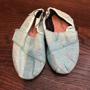 Chatties girls slip on show 11/12 nwot